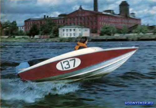 Мотолодка «Радуга-34» — проект Ю. Зимина скоростной мореходной моторной лодки для спортивных плаваний