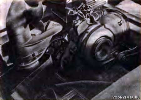 Вид на двигатель амфибии