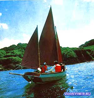 «Drascombe» boats. Motor-sailing dory «Drascombe Lugger»