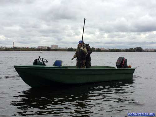 Лодка «Волга-650» на воде