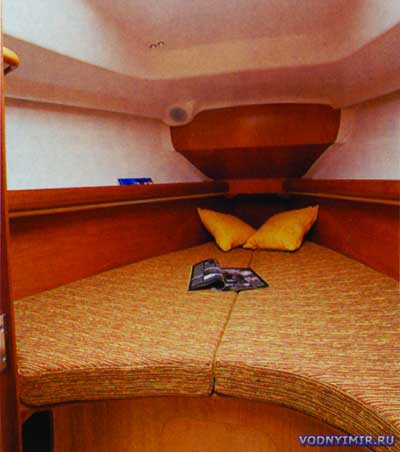 Носовая каюта яхты «Beneteau Oceanis Clipper 311»